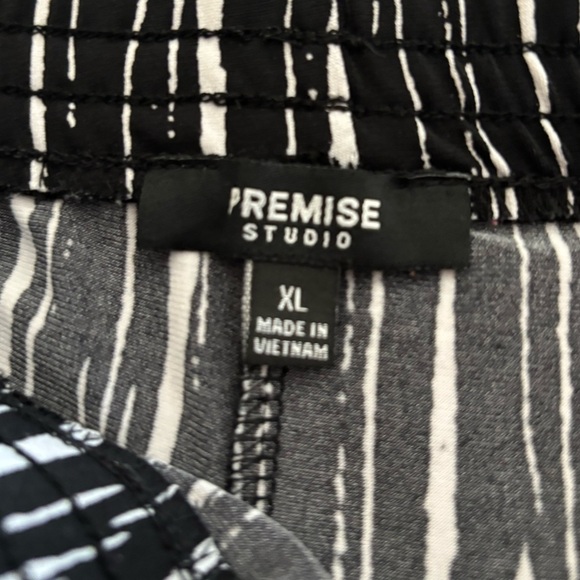 Premise Studio Monochrome Striped Apparel - Picture 2 of 2